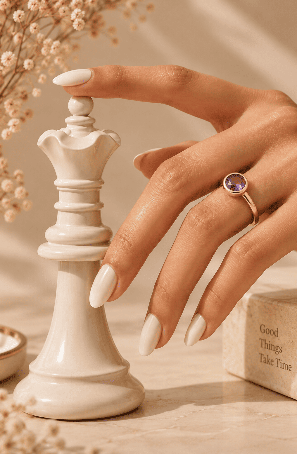 A subtle pop of colour that completes an elegant everyday look.